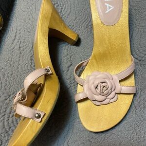 Elegant Beige wooden Floral Women's Sandals